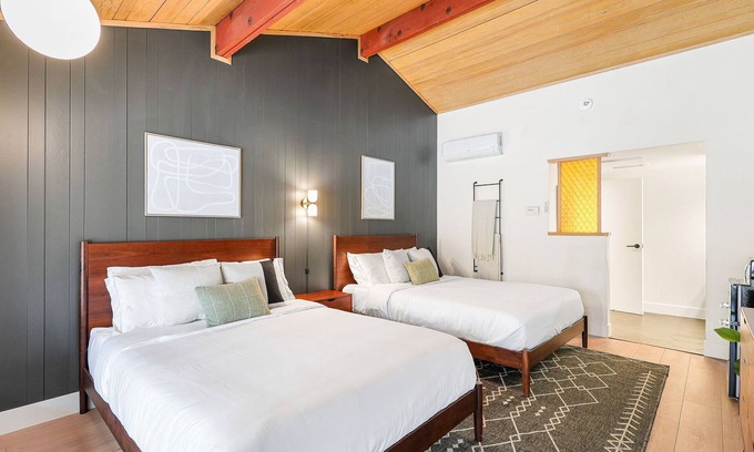 Dunsmuir Hotel | Cave Springs Resort Hotel Room 6 (Visit Mt Shasta)
