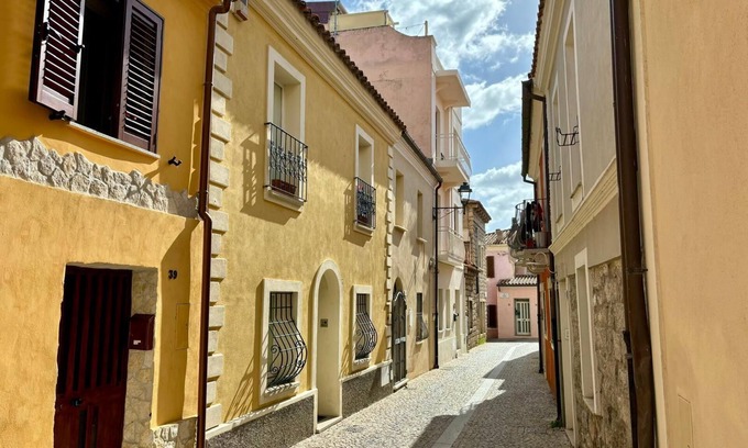 Olbia City Centre House | Cavour 41 - LUXE, Elegant, Renovated and fully equipped Holiday Townhouse