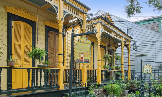 French Quarter Bed & Breakfast | Caydance's Guesthouse Suite at Penelope B&B/Treme French Qtrs