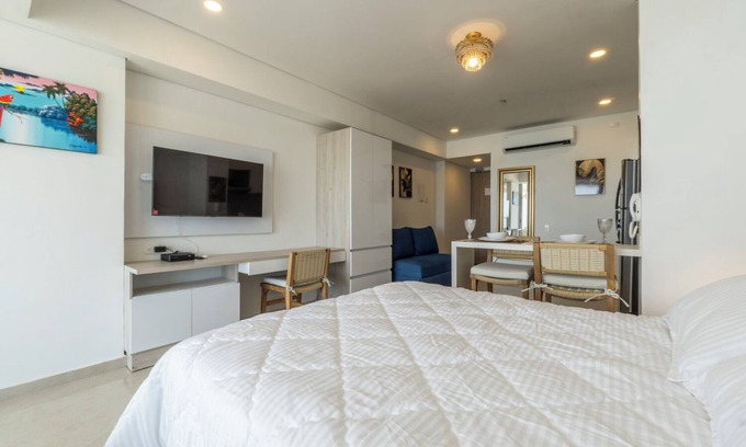 Urbanizacion Eliana Apartment | CB LUXURY APARTASUIT -SEA VIEW -BEAUTIFUL SWIMMING POOL -NEAR THE AIRPORT -PARK.