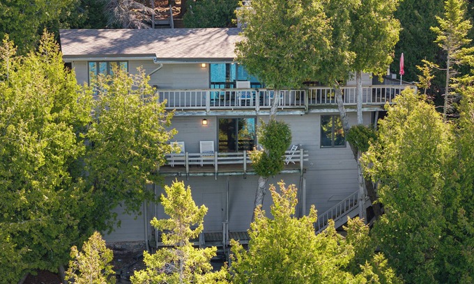 Harbor Springs House | Cedar Bluff: 4 BR, 3 BA House in Harbor Springs, Sleeps 8