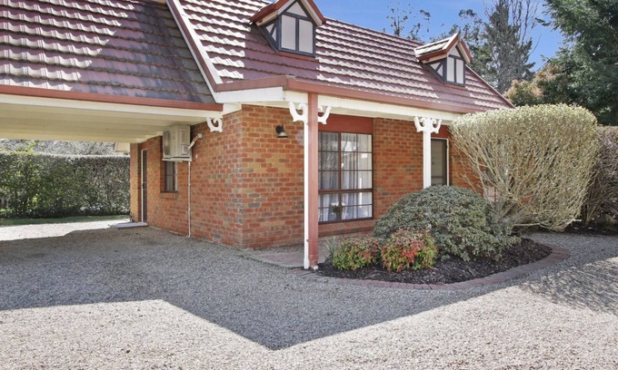 Bright House | Cedar Cottage - Tudor Village Unit 3