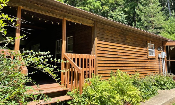 Loudonville House | Cedar Cottage - Secluded Cottage with Hot Tub