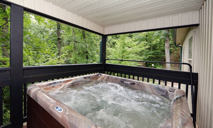 Pigeon Forge House | Cedar Falls 8 - Three Bedroom Chalet