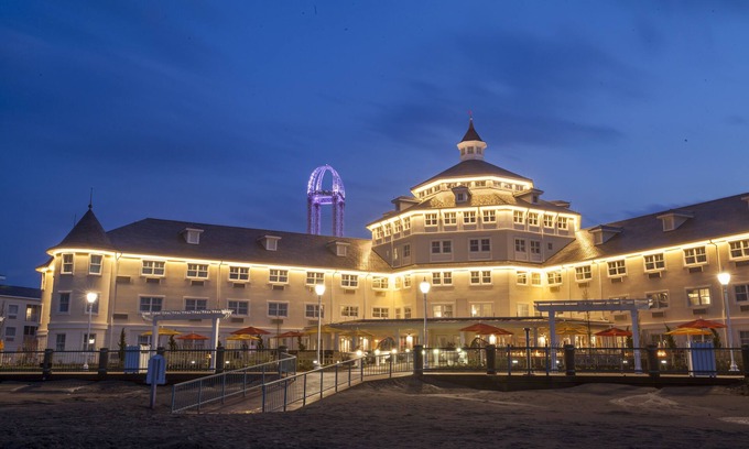 Sandusky Hotel | Cedar Point's Hotel Breakers