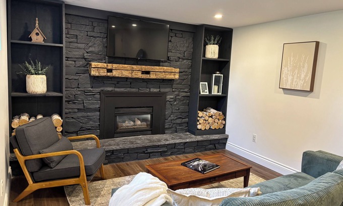 Bowmanville Apartment | Cedar Suite - Cozy fireplace, full kitchen & in-suite laundry