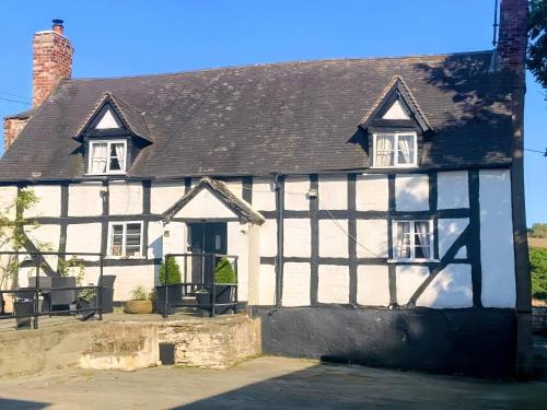 Church Stoke Bed & Breakfast | Cefn Farm