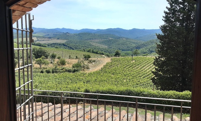 Gaiole in Chianti Villa | Celle di Lecchi is a characteristic Borgo on the hillside of Lecchi in Chianti