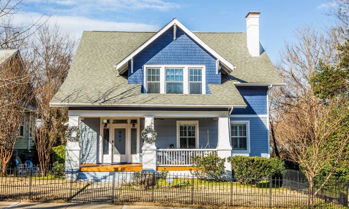 Downtown House | Center Downtown Raleigh, 2900sqft Home, Fenced, Porch, Grill, Clean Stylish New