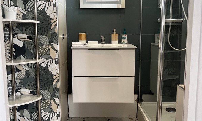 Reims City Centre Apartment | Center Reims Moderne with balcony and parking