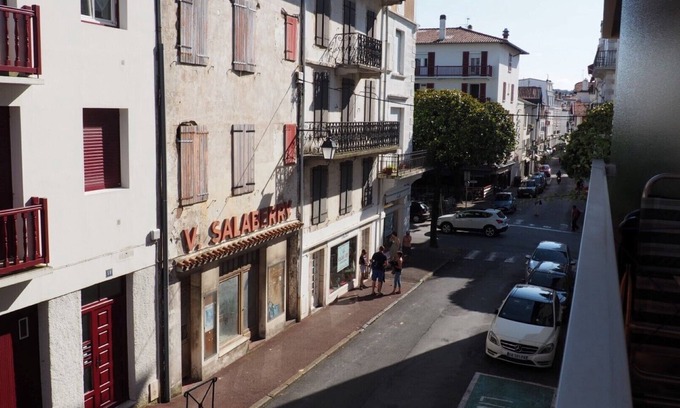 Saint-Jean-de-Luz City Center Apartment | CENTER ST JEAN of LUZ + BEACH 2 MINS ON FOOT + WIFI + BALCONY + QUIET