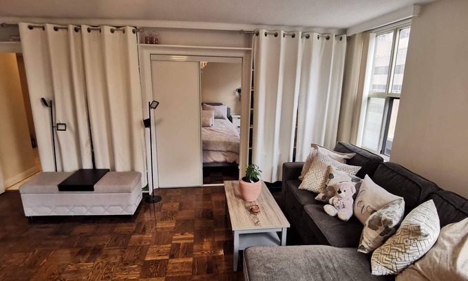 Midtown Toronto Apartment | Central 2 bedroom apt (near Casa Loma & Rosedale)