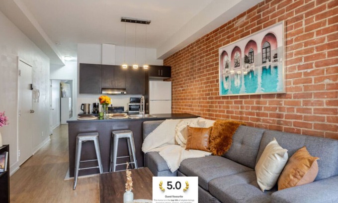 Downtown Montreal Apartment | Central 2BDR Condo on Bishop-Vibe Central MTL
