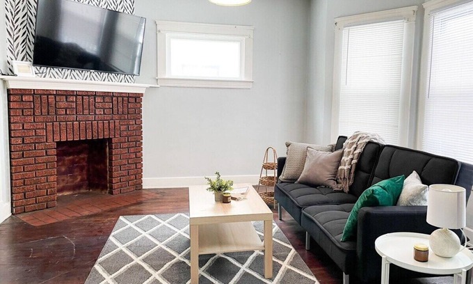 Cleveland Apartment | Central Almira Apt for 4 People - with Parking