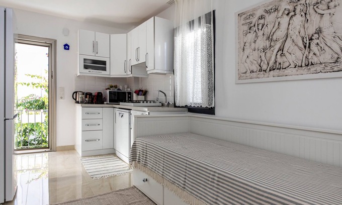 Bodrum City Center Apartment | Central and Cozy Flat 3 min to Beach in Bodrum