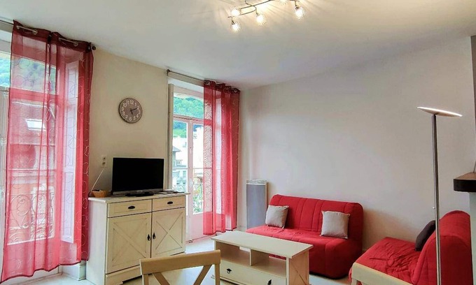 Cauterets Apartment | Central Apartment in Cauterets - 1 Bed, 2 BZ Sofas, Fully Equipped Kitchen, Free Parking