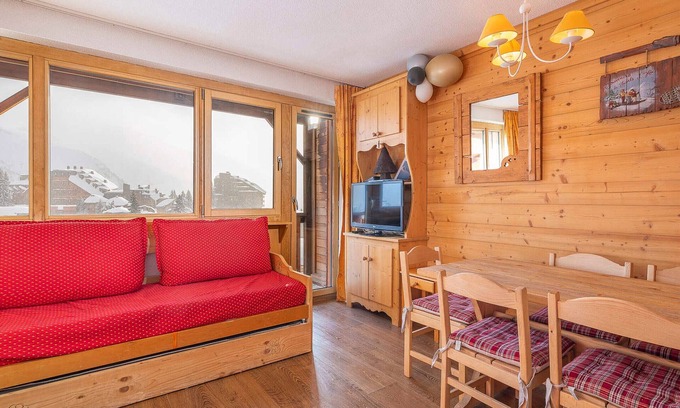 Avoriaz Apartment | Central Avoriaz Apartment for 6 with Balcony, WiFi, and Parking Option