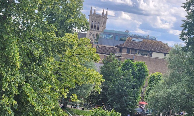 Cambridge City Centre House | Central Cambridge! Beautiful Victorian House and Garden - up to 24 people