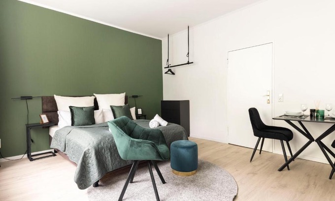 Charlottenburg-Wilmersdorf Apartment | Central Design Apartments at Ku´Damm