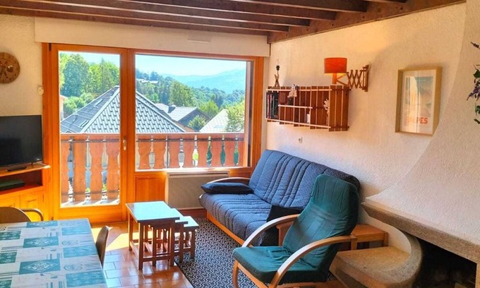 Les Carroz-d'Araches Apartment | Central Duplex 6p, 750m to slopes, WiFi, Parking, South-facing Balcony
