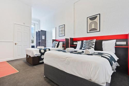 Dudley Apartment | Central Dudley Stay-Sleeps 3, Kitchen&Free Parking
