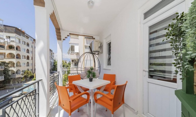 Antalya City Centre Apartment | Central Flat Close to the Beach in Muratpasa