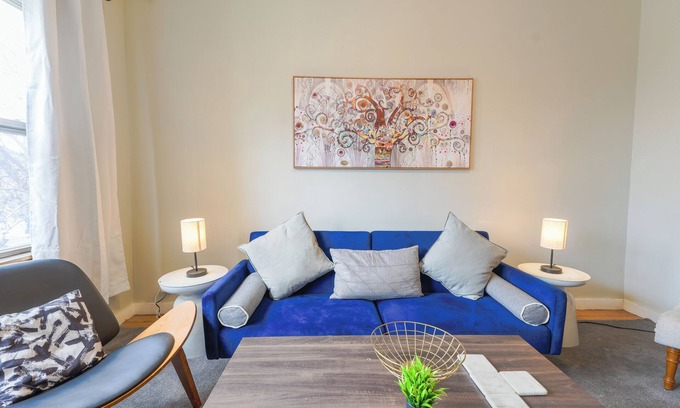 Irving Park Apartment | Central Haven Escape: Stylish 3BR With Free Parking