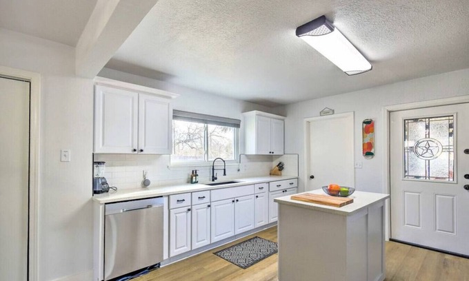 Shearer Hills - Ridgeview House | Central Location- Modern Home-Perfect For Families - Games