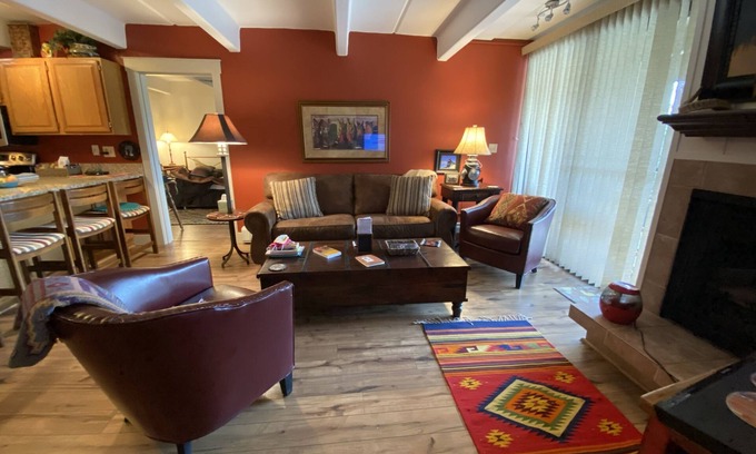 Dillon Condo | Central location to ski areas! Mountain views, walkable to Dillon restaurants.