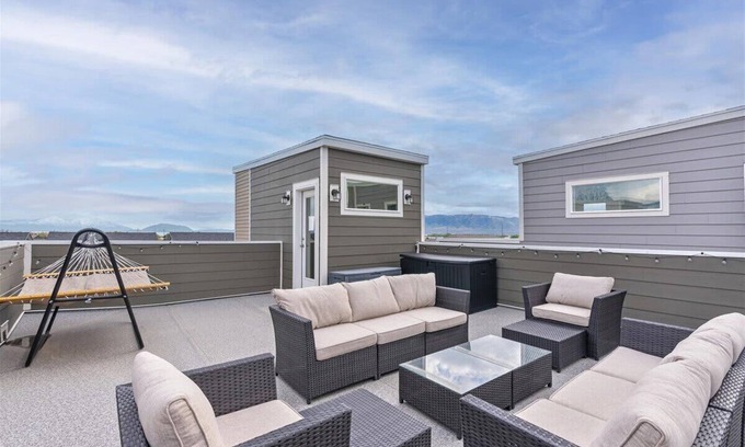 American Fork House | Central Location, Rooftop & Balcony!