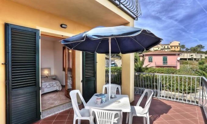 Capoliveri Apartment | Central location with sea view - Casa Consuelo Apartment 1