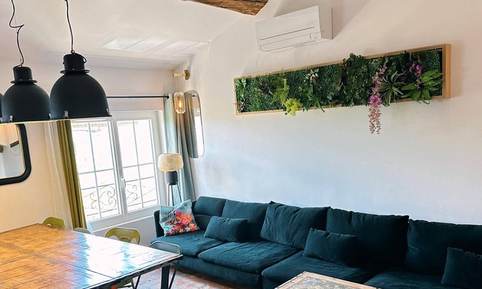 Manosque Apartment | Central Loft with Parking