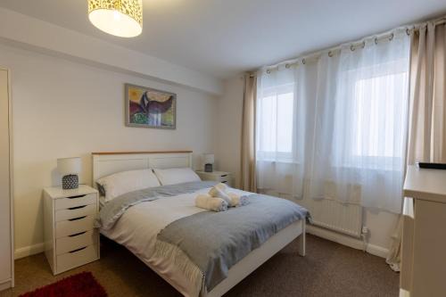 Luton Apartment | Central Luton Ground Floor Flat Sleeps 4