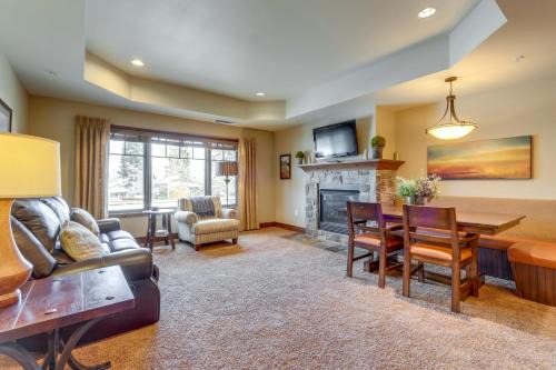 McCall Apartment | Central McCall Getaway Walk to Payette Lake!