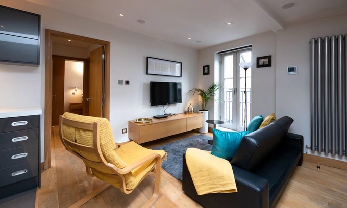 St Albans Apartment | Central Modern 2 Bed With Parking