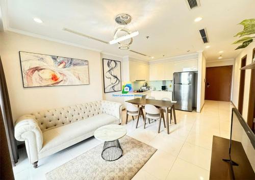 Hang Xanh Apartment | Central of Vinhomes Area