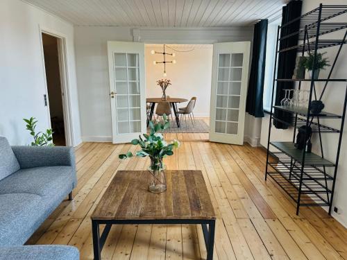 Vejle Apartment | Central og rummelig lejlighed i Vejle