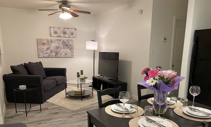 Governmental Mall House | Central Phoenix Oasis for Business Travelers - 1BR/1BA with Private Laundry