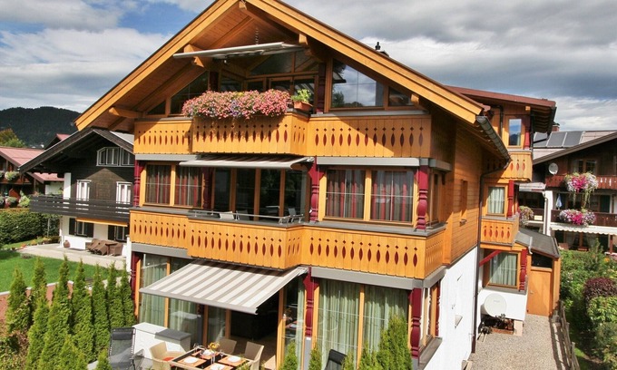 Oberstdorf Apartment | Central, quiet location, 5 star comfort, south-facing terrace, summer: mountain railway incl.