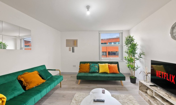 Reading Apartment | Central Reading 2-Bed Maisonette, Walk to Station
