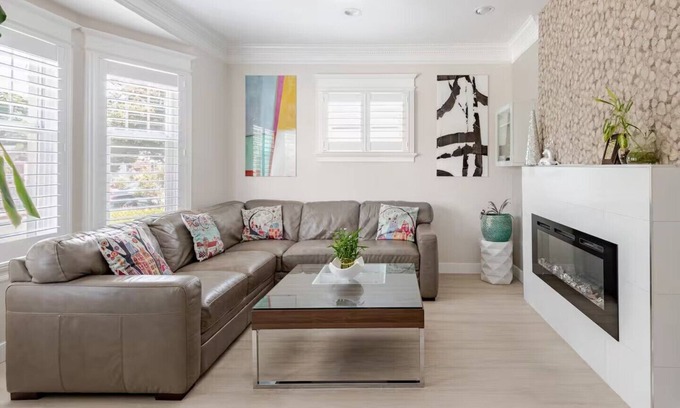Horace Mann House | CentralDowntownSanJose-Stunning, fireplace Modern Craftsman house/SAP, Airport