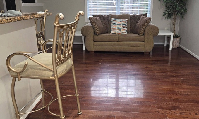 Friendly House | Centrally located charming 3-bedroom house with WiFi and AC in Fort Washington