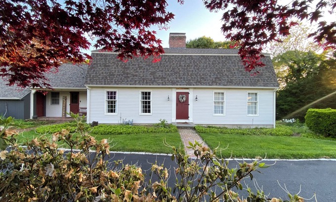 West Barnstable House | Centrally located 2900 sq ft, 5br 2.5 bath, home.