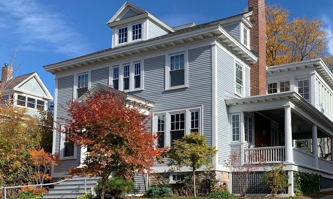 South End House | Centrally located, a Beautiful Landmark House for an ideal Family Getaway!