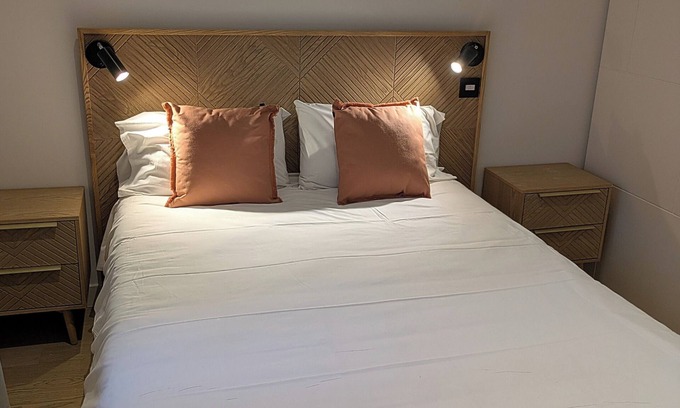 Carmes Apartment | Centrally-located apartment, combining modern comforts with old-world charm