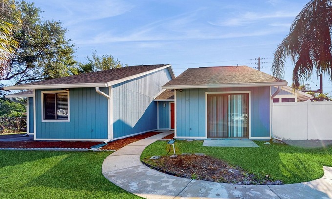 Indian Trails House | Centrally located dog-friendly home with beach gear & patio - snowbird-friendly