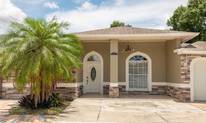Egypt Lake-Leto House | Centrally located home 3 miles to Buccaneers Stadium