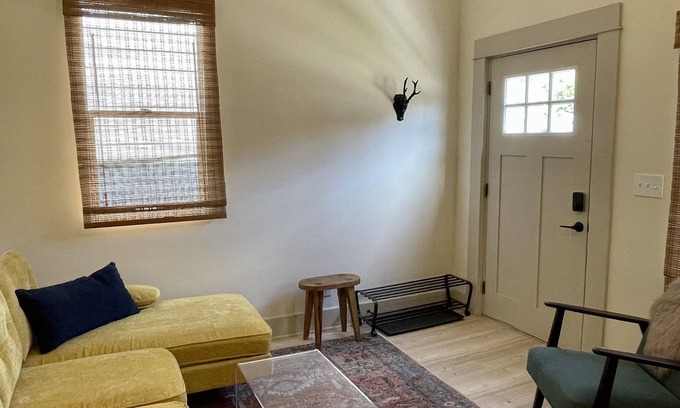 East Walnut HIlls House | Centrally located Hyde Park Home; walk to restaurants, bars, and coffee shops