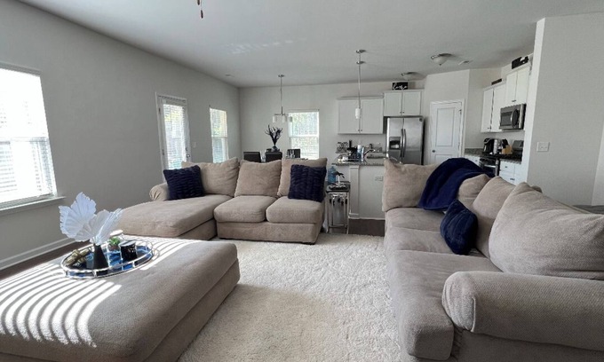 Paw Creek House | centrally-located place. Very spacious, peaceful and clean private back yard
