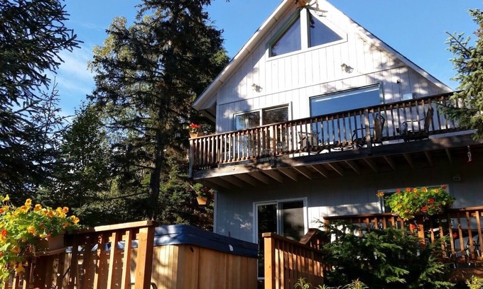 Moose Pass Ski Chalet | Centrally Located Private Chalet with amazing views! Bonus: Hot Tub
